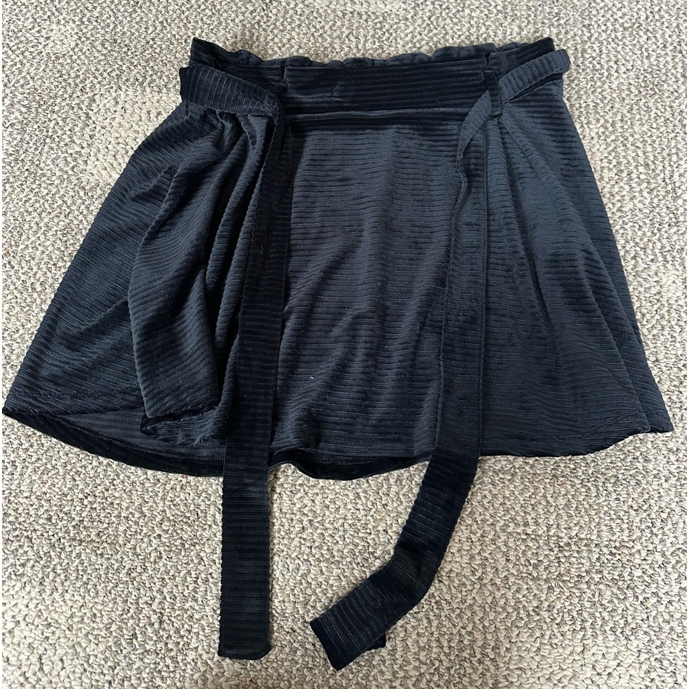 Women’s black skirt with belt